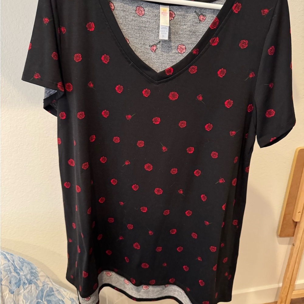 LuLaRoe Black Short Sleeve V‑Neck Tee with Red Rose Print